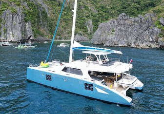 Feng Yacht Charter in Tahiti